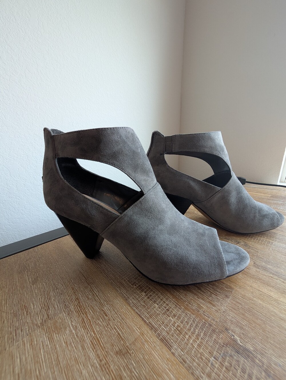 Never Worn 👠Vince Camuto Gray Suede Cutout Peep-Toe Heels